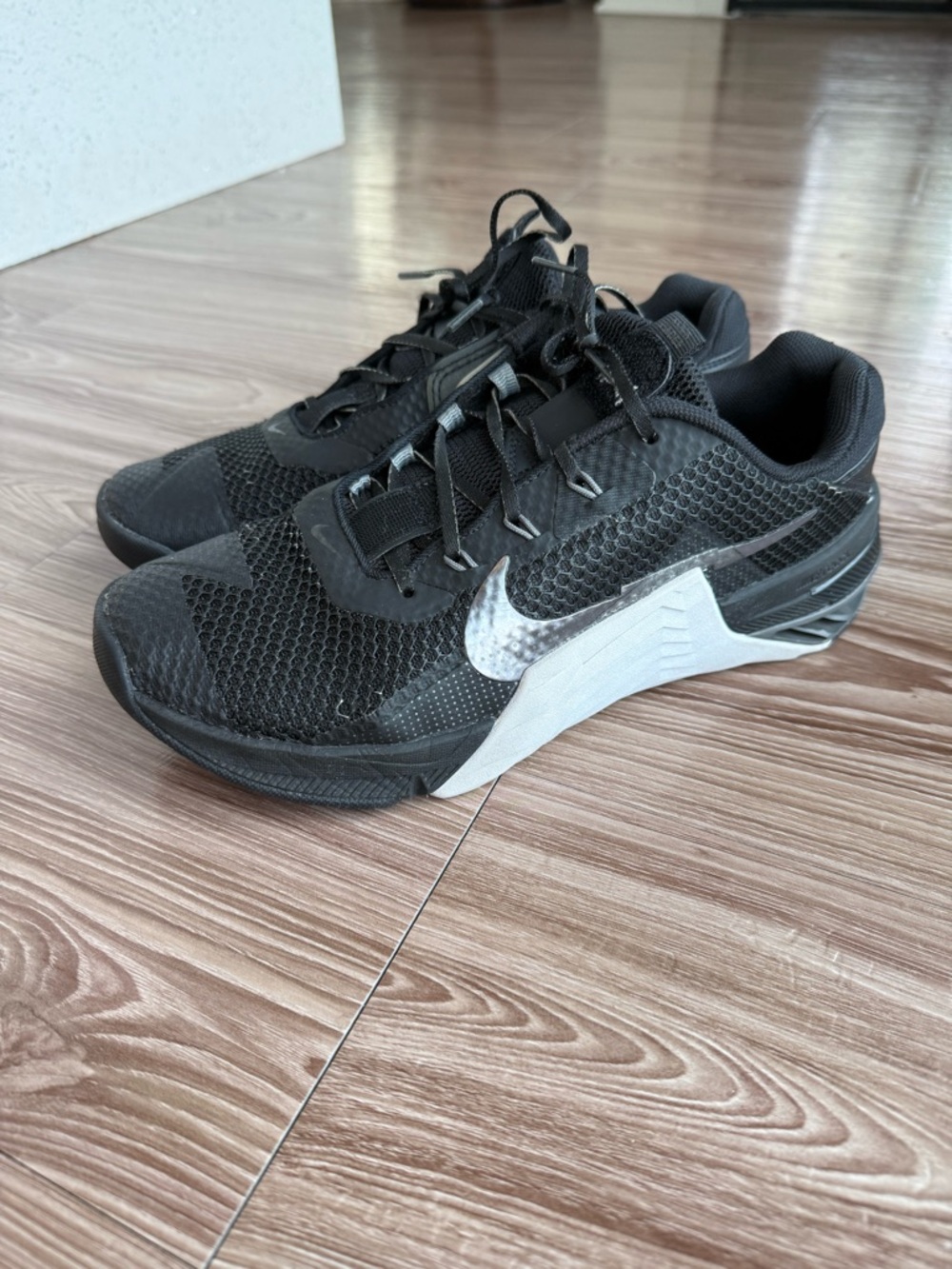 Nike Metcon 7 Training Shoes – Women’s Size 9.5 – Black/White/Smoke Grey